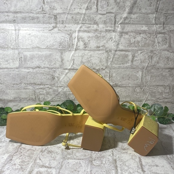 ZARA Women´s Leather Yellow Heeled square toed‎ sandals Size 40 - Picture 12 of 13